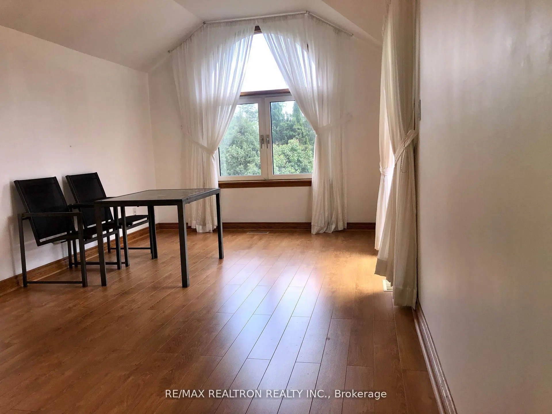 Photo 11 of 39 Spruce Avenue, Richmond Hill, South Richvale — HOMEH