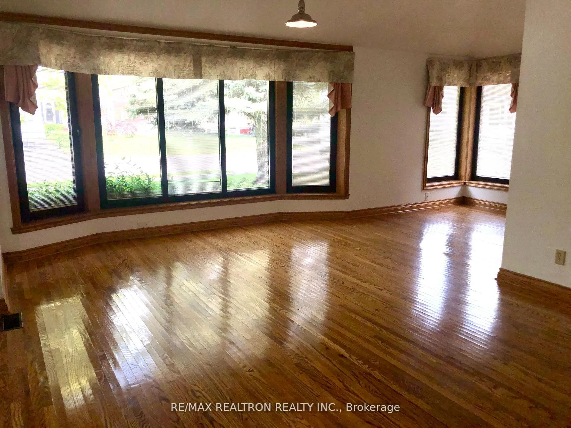 Photo 15 of 39 Spruce Avenue, Richmond Hill, South Richvale — HOMEH