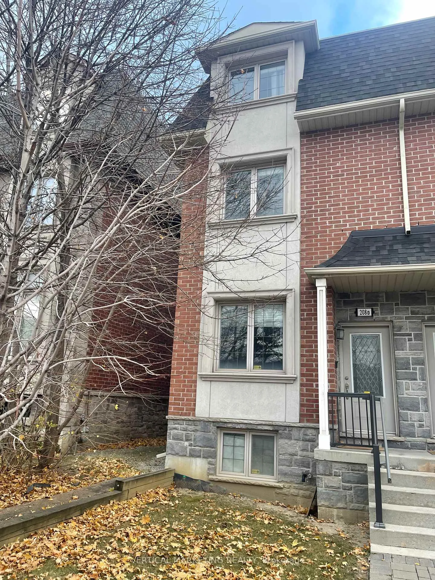 Front of 208 D Finch Avenue W