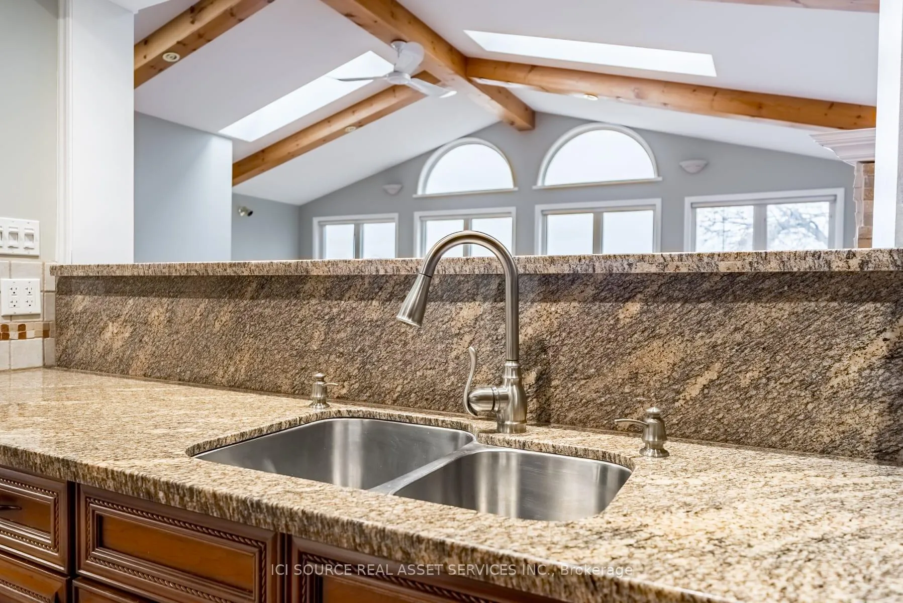 Photo 4 of Unit Upper, 152 Michael Boulevard, Whitby, Lynde Creek — HOMEH