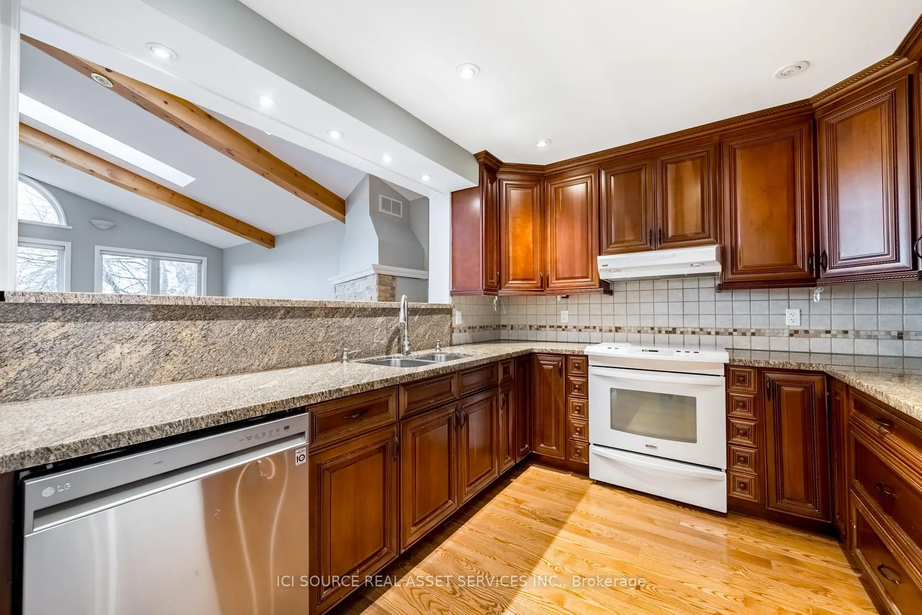 Photo 5 of Unit Upper, 152 Michael Boulevard, Whitby, Lynde Creek — HOMEH