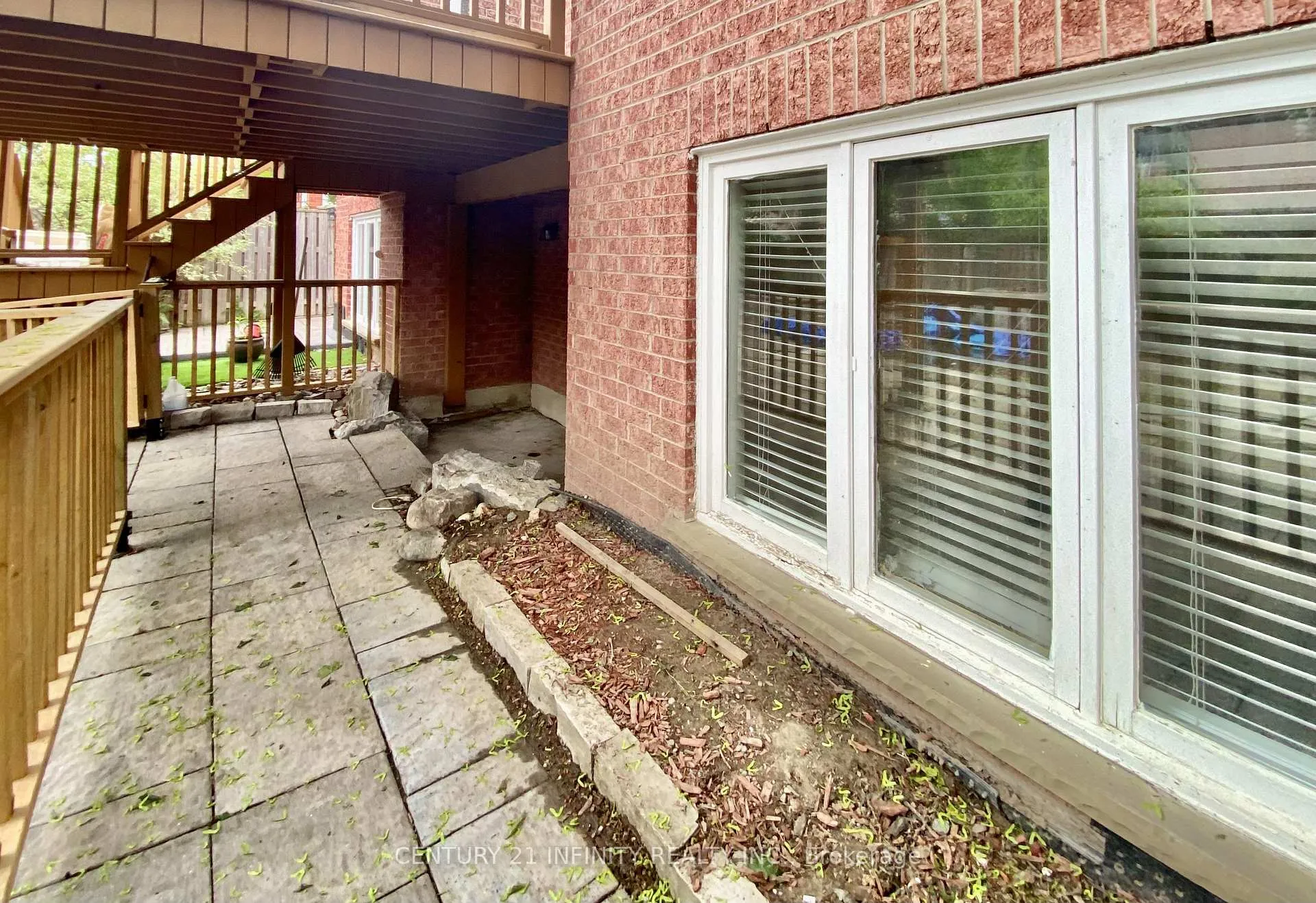 Photo 3 of 12 Headlands Crescent, Whitby, Rolling Acres — HOMEH