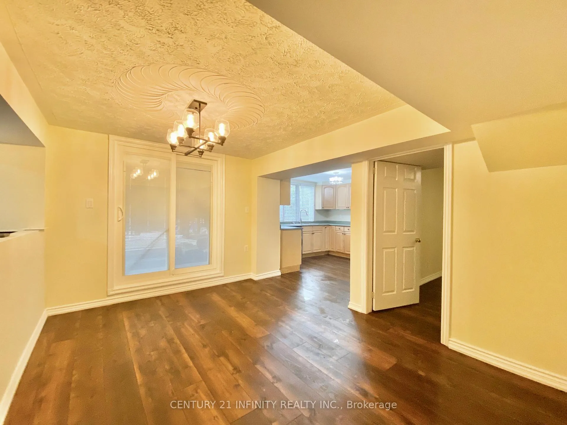 Photo 5 of 12 Headlands Crescent, Whitby, Rolling Acres — HOMEH
