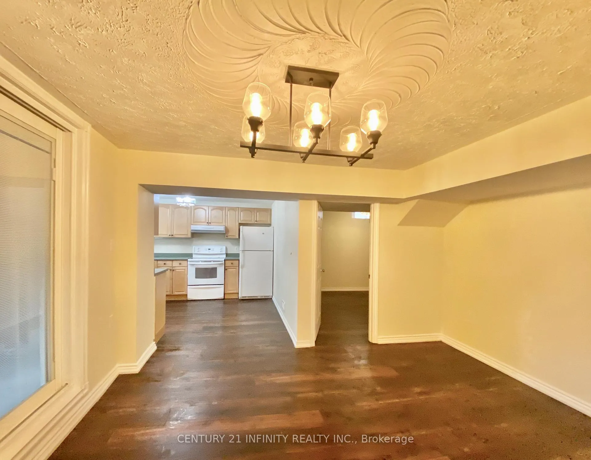 Photo 6 of 12 Headlands Crescent, Whitby, Rolling Acres — HOMEH