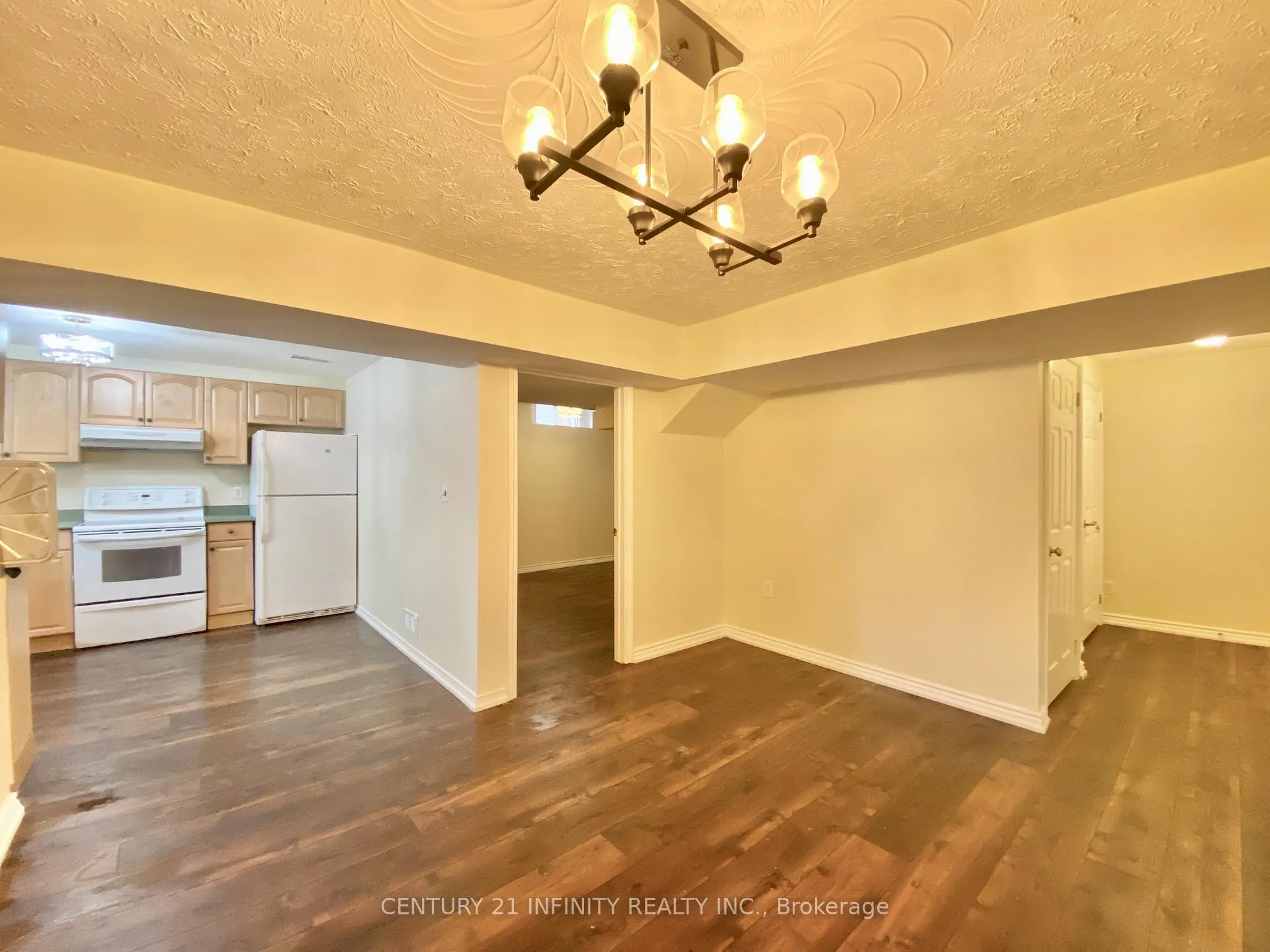 Photo 7 of 12 Headlands Crescent, Whitby, Rolling Acres — HOMEH