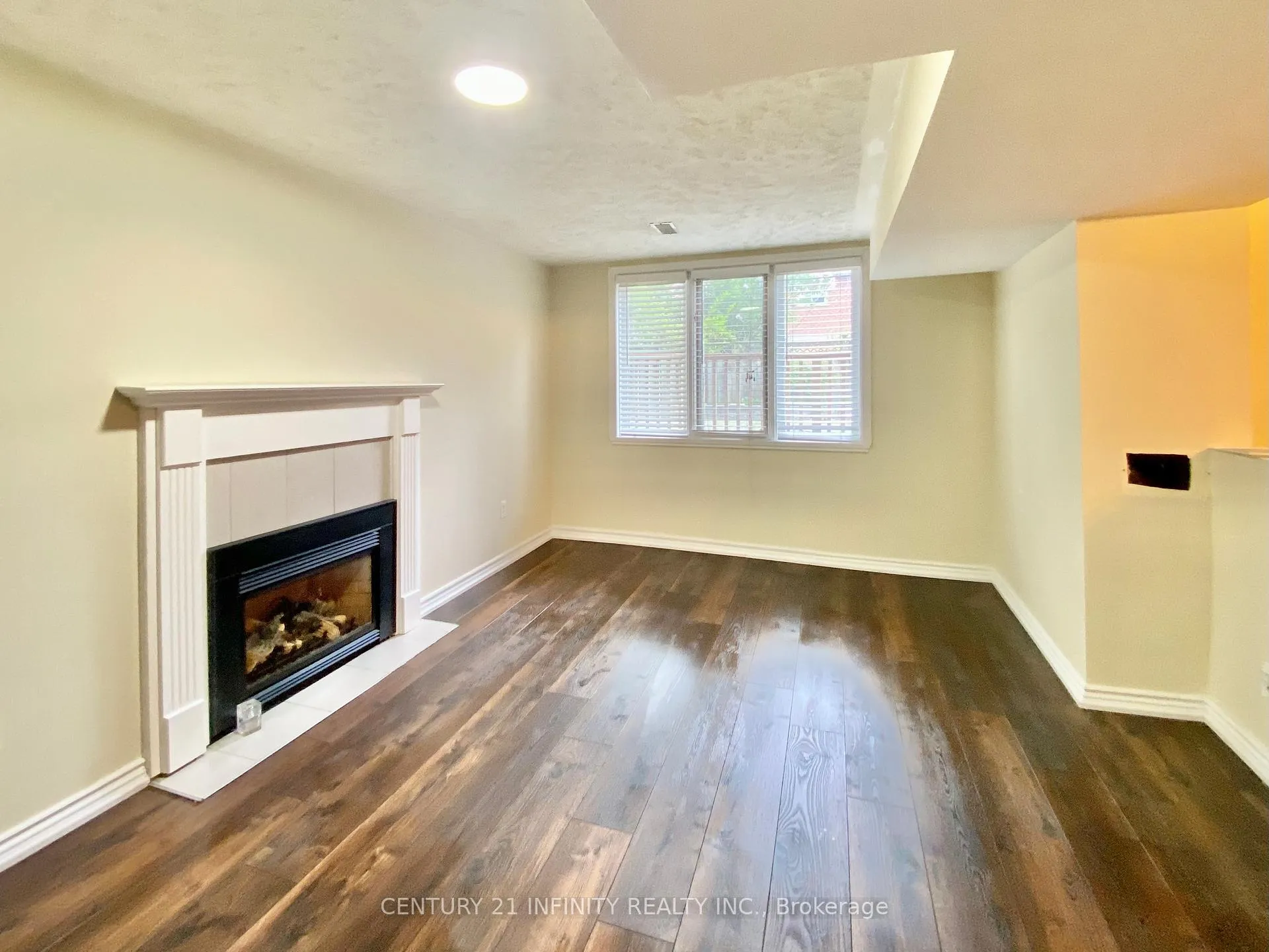 Photo 12 of 12 Headlands Crescent, Whitby, Rolling Acres — HOMEH