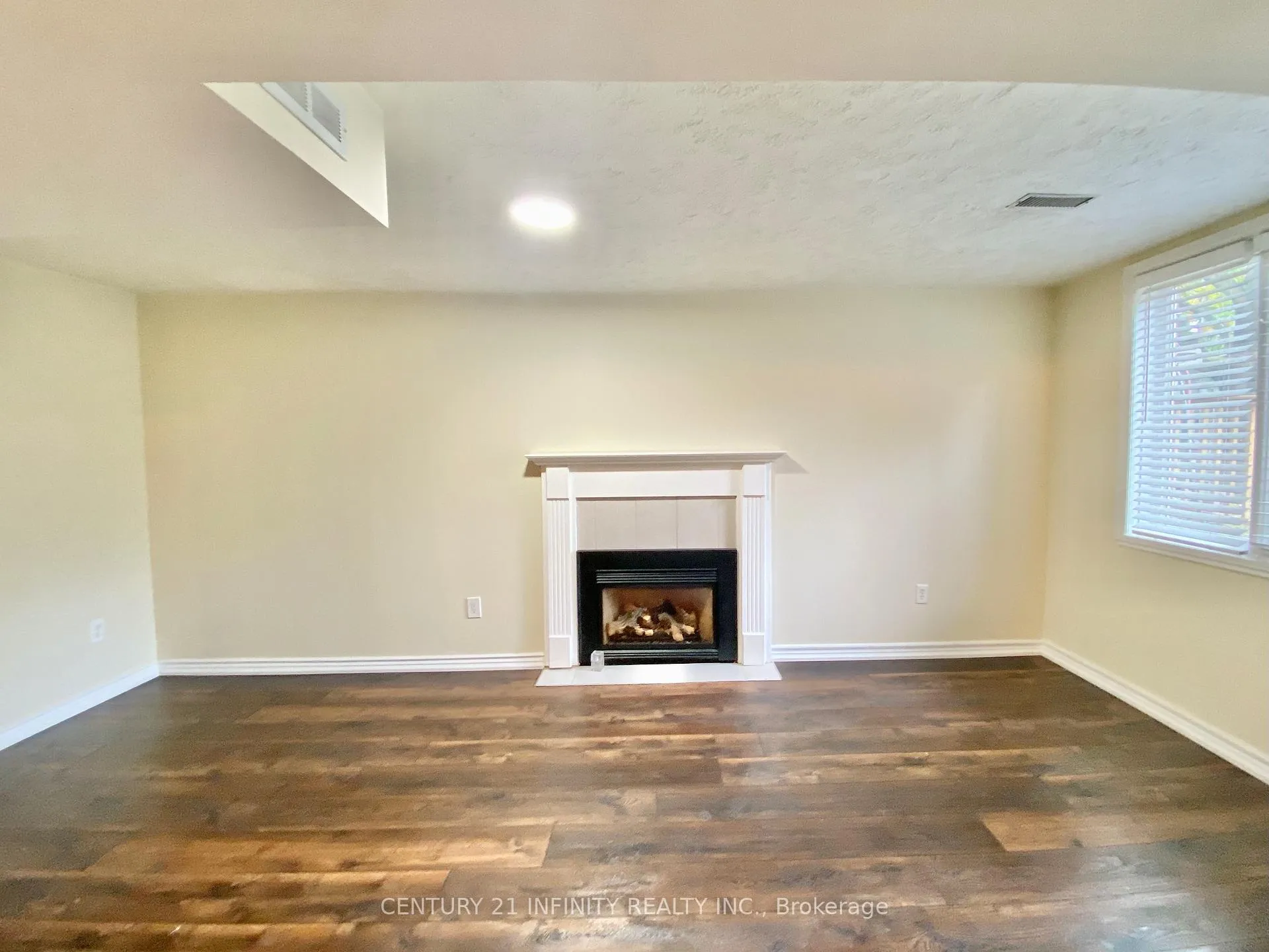 Photo 13 of 12 Headlands Crescent, Whitby, Rolling Acres — HOMEH
