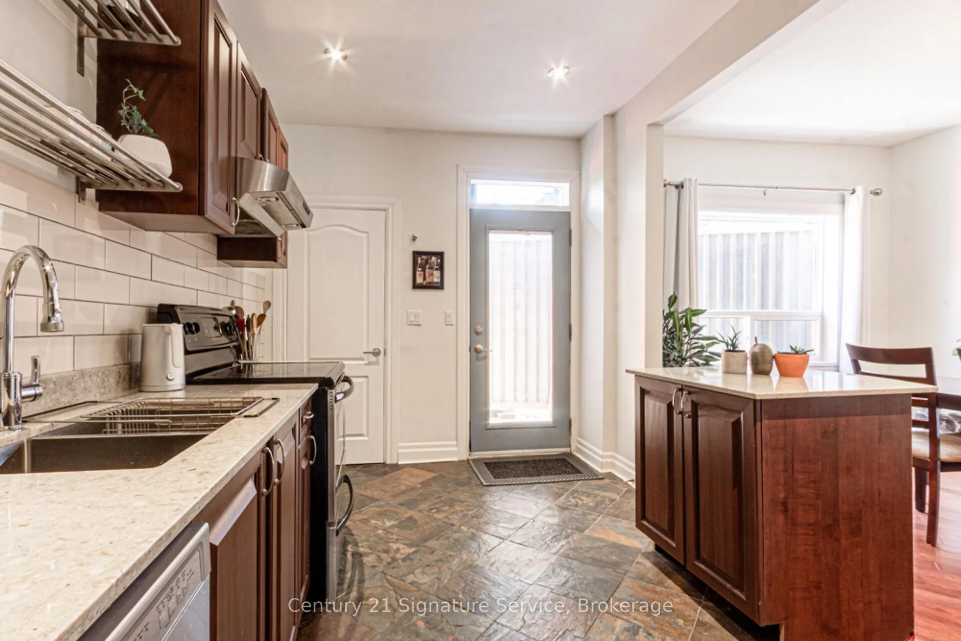 Photo 13 of 417 Crawford Street, Toronto, Palmerston-Little Italy — HOMEH