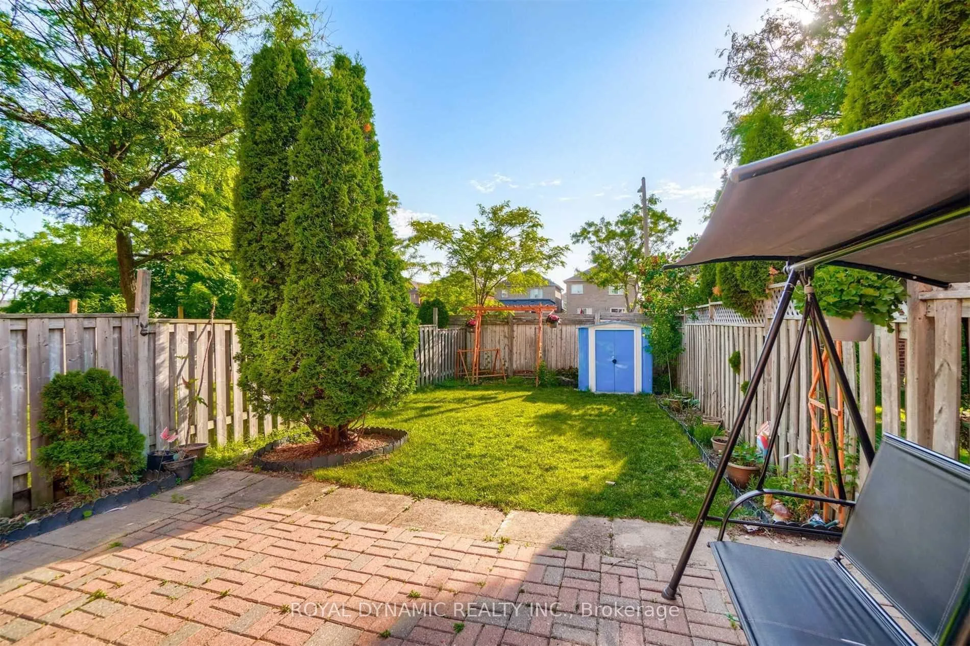 Photo 3 of 22 Giancola Crescent, Vaughan, Maple — HOMEH