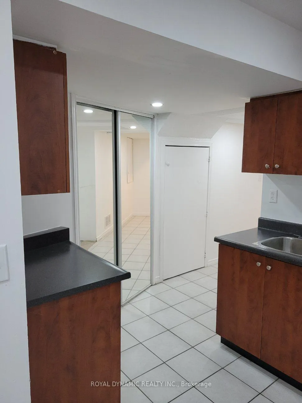 Photo 12 of 22 Giancola Crescent, Vaughan, Maple — HOMEH