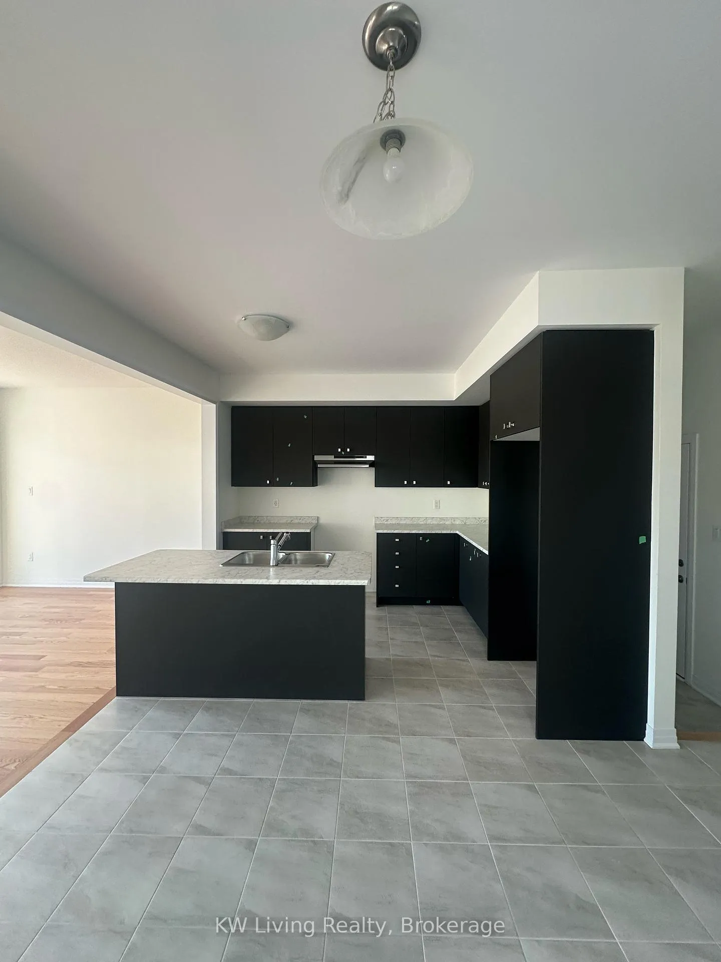 Photo 4 of 41 Canvas Crescent, Welland, Dain City — HOMEH