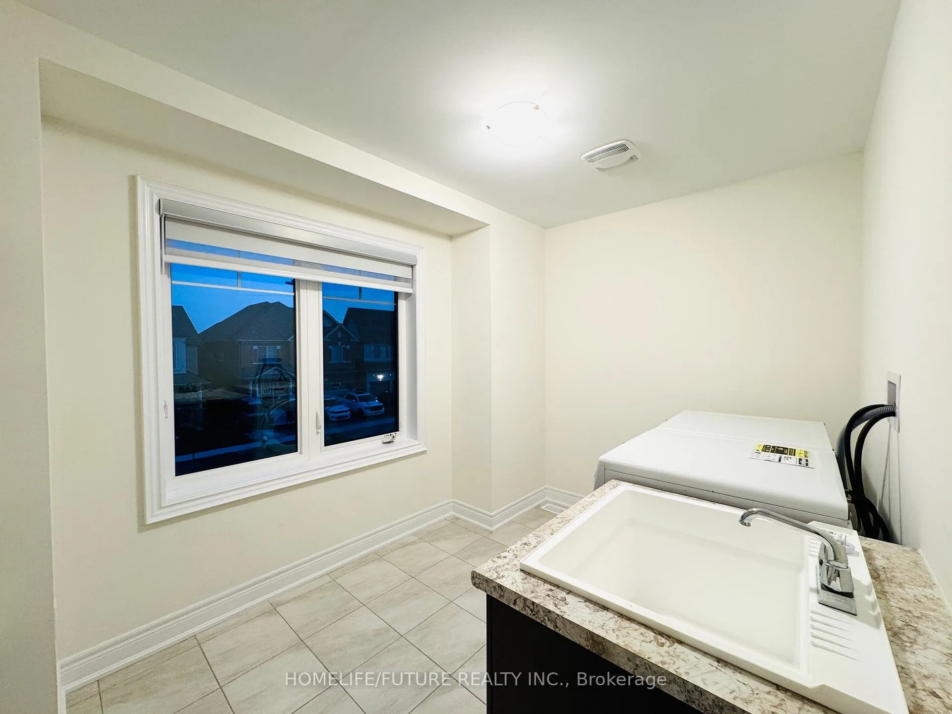 Photo 7 of 55 Wamsley Crescent, Clarington, Newcastle — HOMEH
