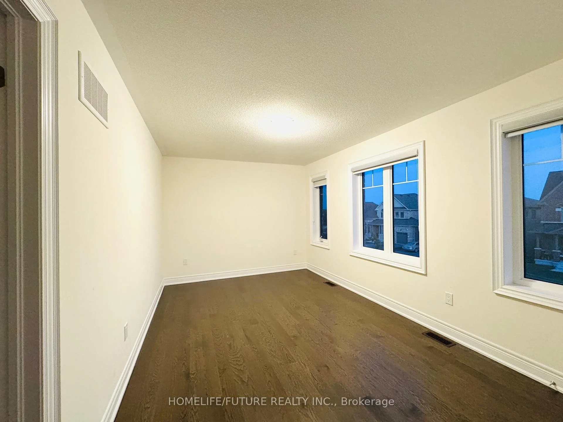 Photo 8 of 55 Wamsley Crescent, Clarington, Newcastle — HOMEH