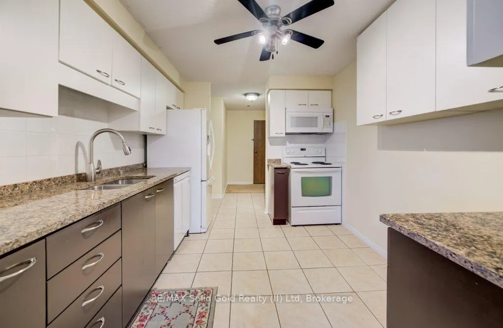 Photo 8 of Unit 1710, 55 Green Valley Drive, Kitchener — HOMEH