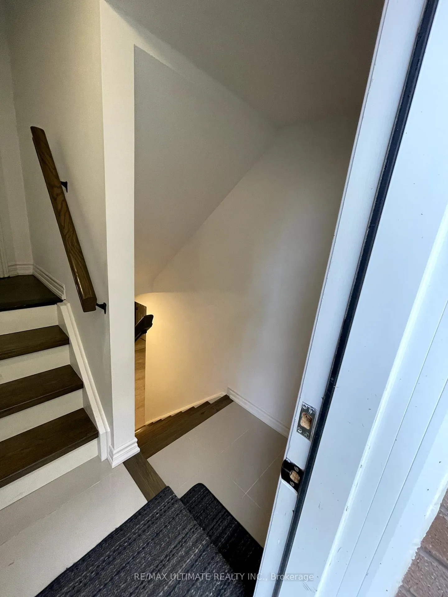 Photo 2 of 285 Pimlico Drive, Oshawa, Windfields — HOMEH