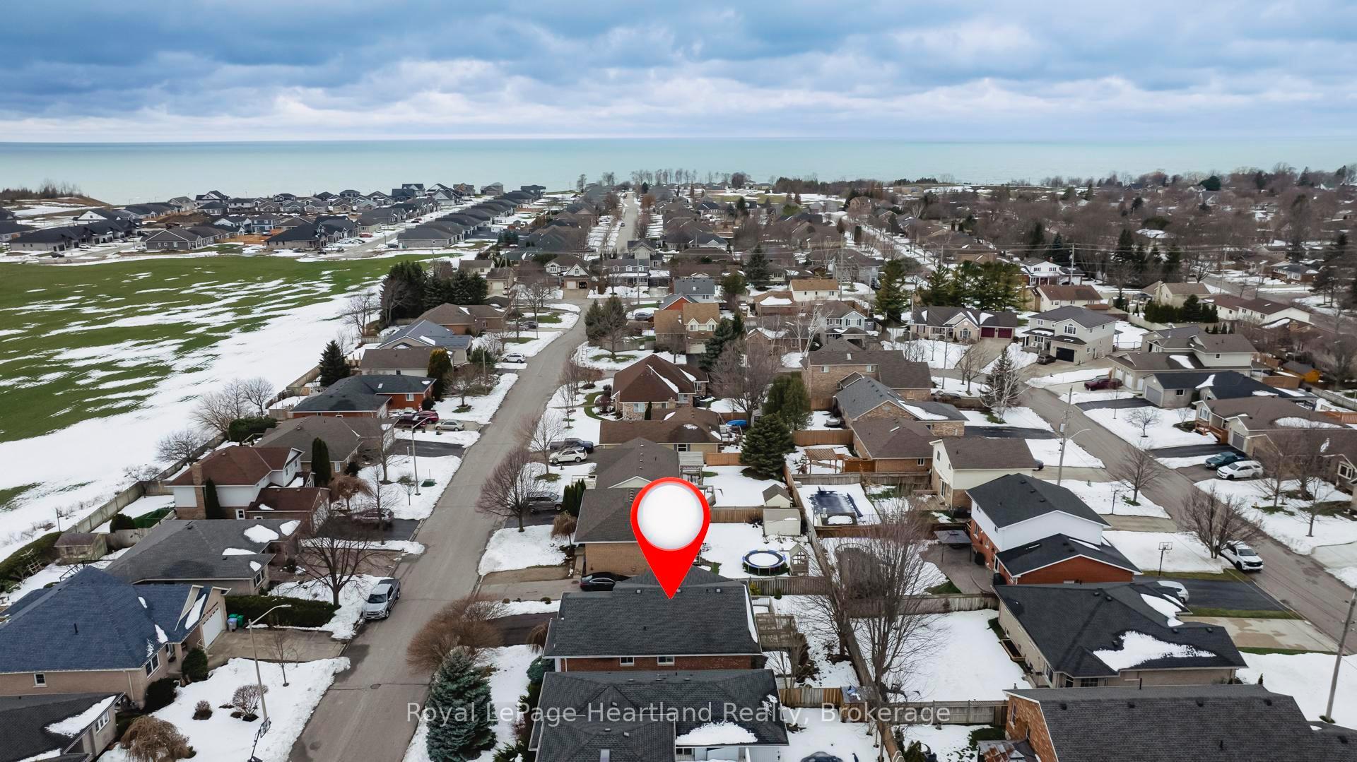 Photo 2 of 48 Lee Crescent, Goderich, Goderich (Town) — HOMEH