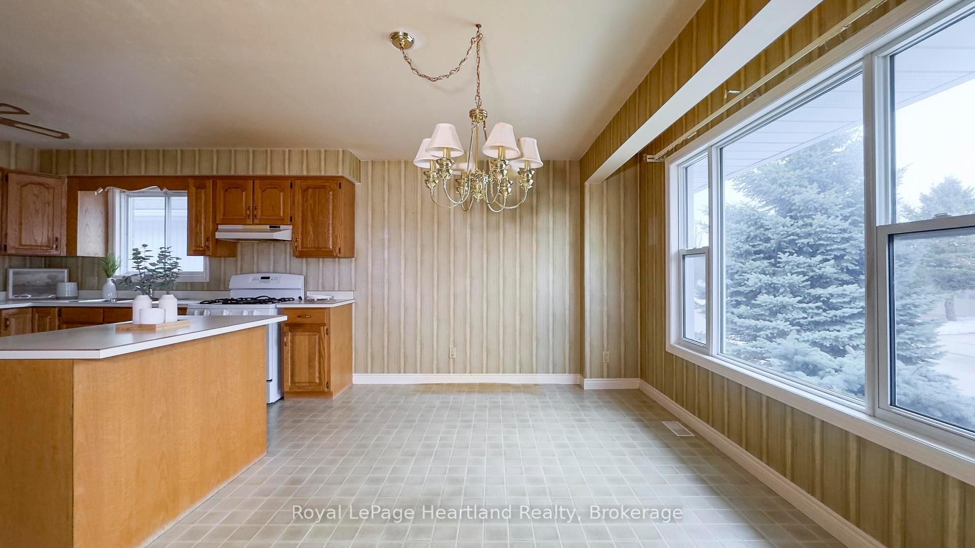 Photo 7 of 48 Lee Crescent, Goderich, Goderich (Town) — HOMEH