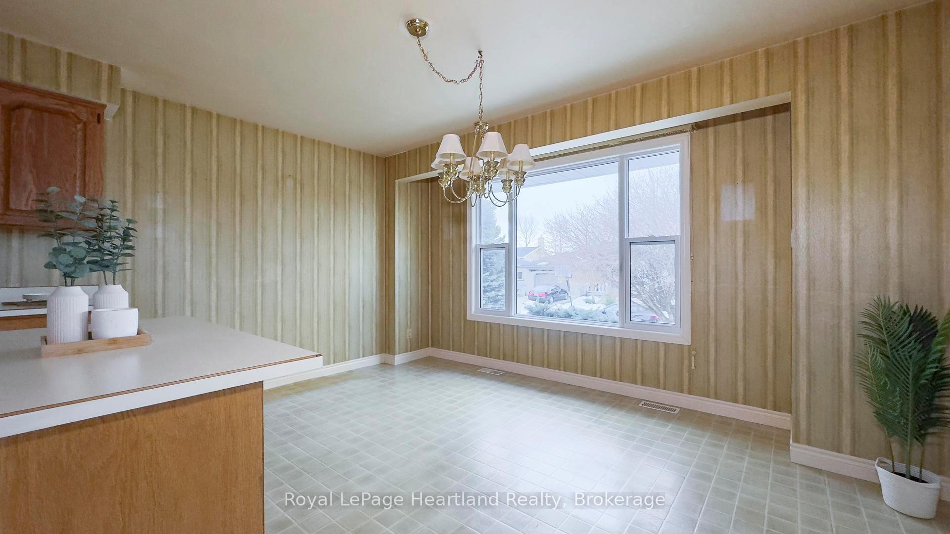 Photo 8 of 48 Lee Crescent, Goderich, Goderich (Town) — HOMEH