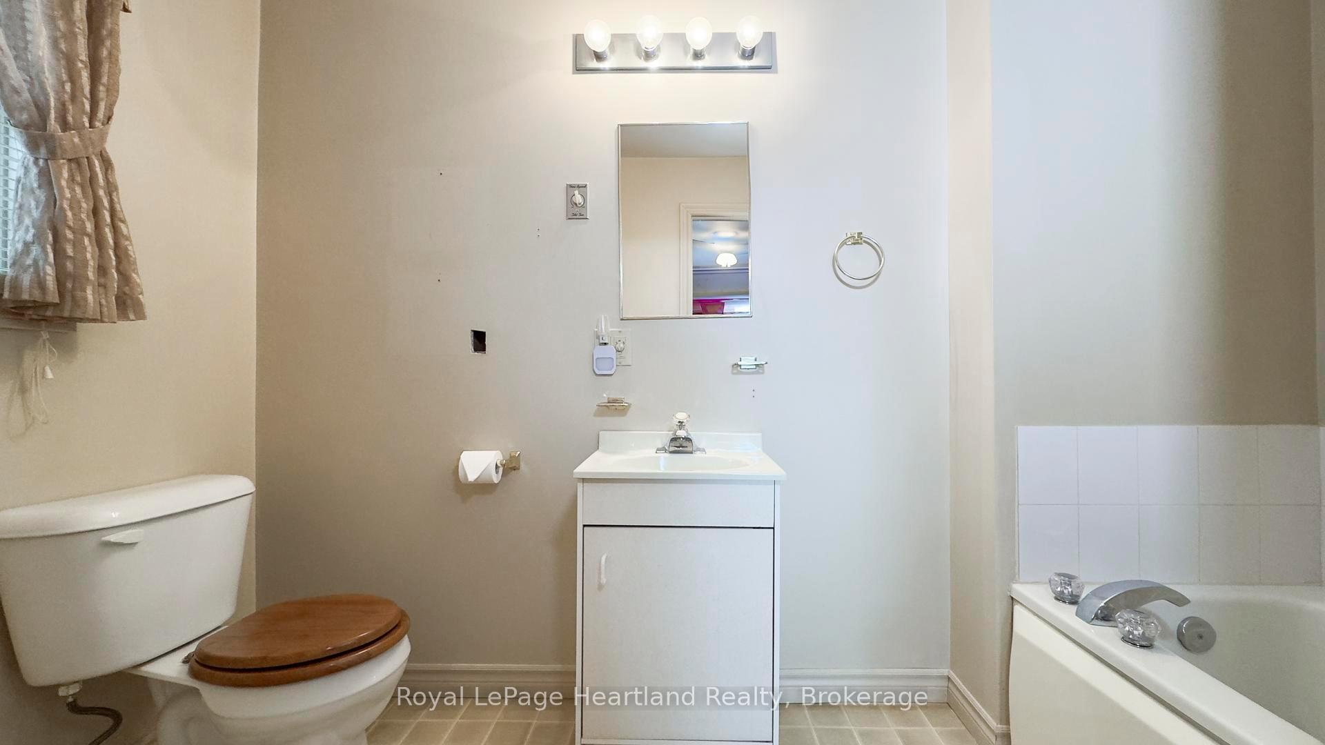 Photo 19 of 48 Lee Crescent, Goderich, Goderich (Town) — HOMEH