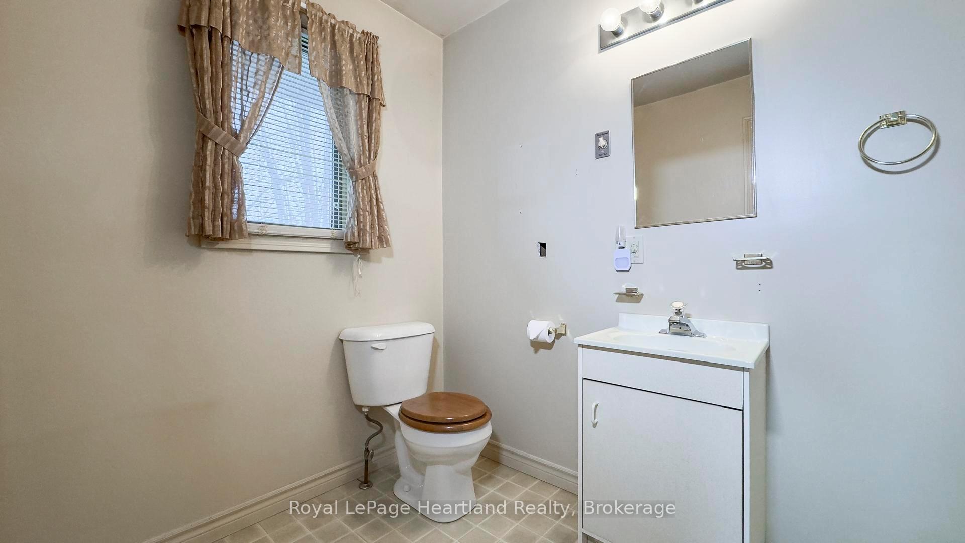 Photo 20 of 48 Lee Crescent, Goderich, Goderich (Town) — HOMEH