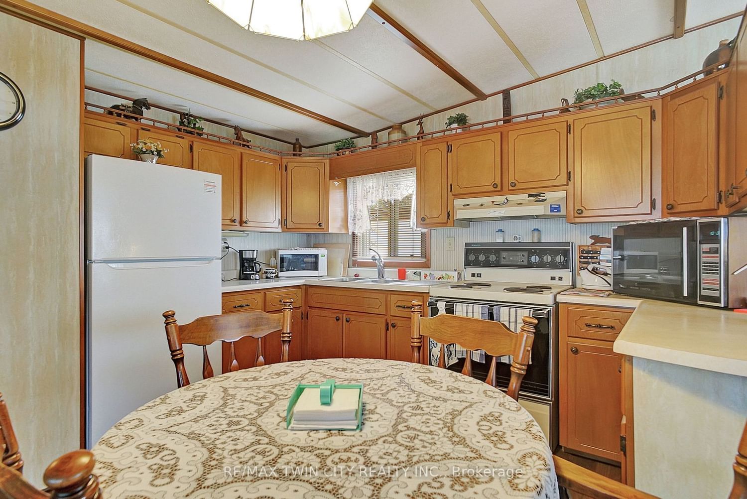 Photo 5 of Unit 8, 1429 Sheffield Rd, Hamilton, Rural Flamborough — HOMEH