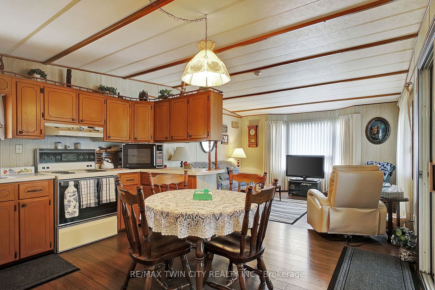 Photo 7 of Unit 8, 1429 Sheffield Rd, Hamilton, Rural Flamborough — HOMEH