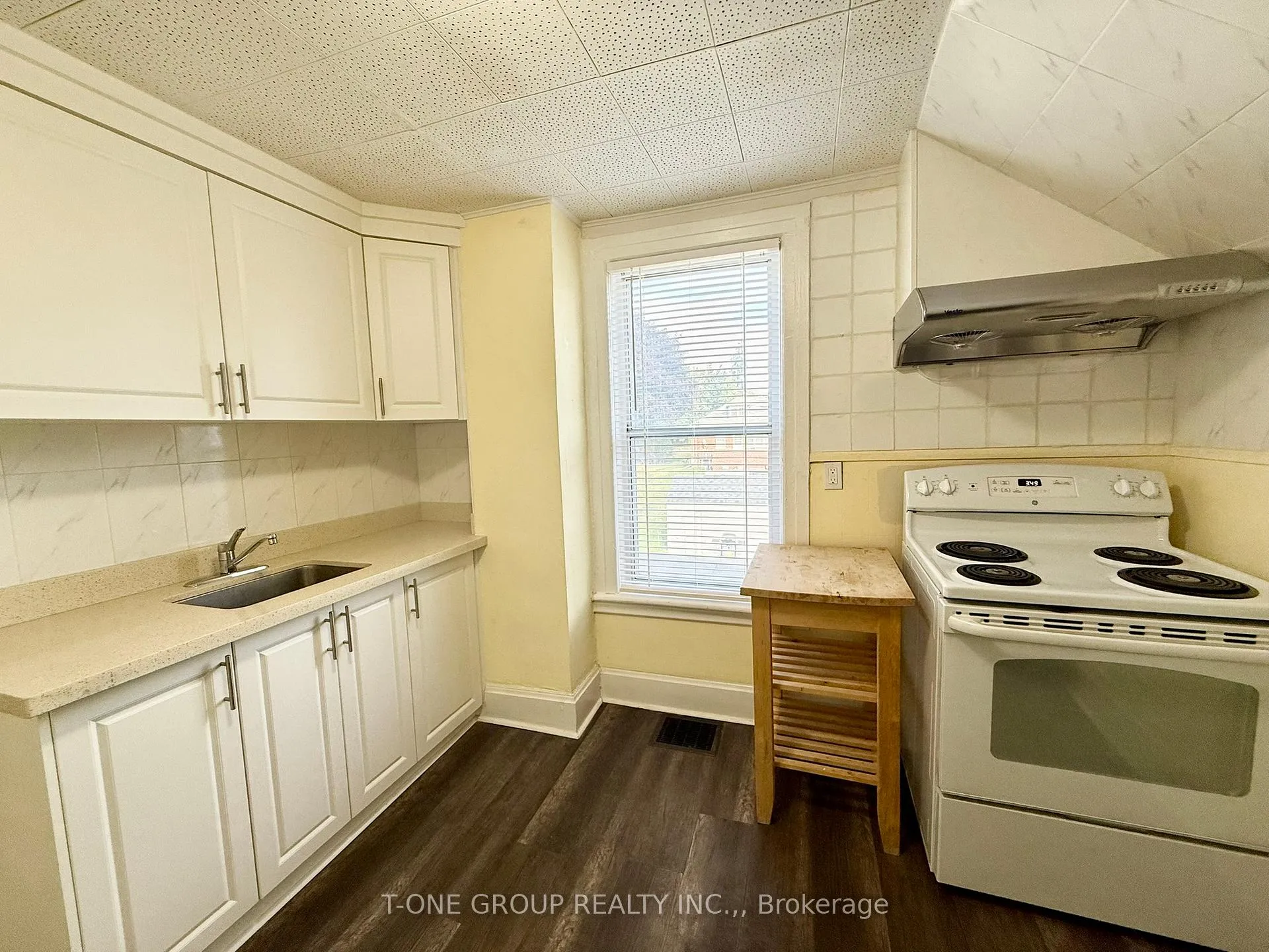 Photo 4 of Unit Upper, 283 Main Street N, Markham, Old Markham Village — HOMEH