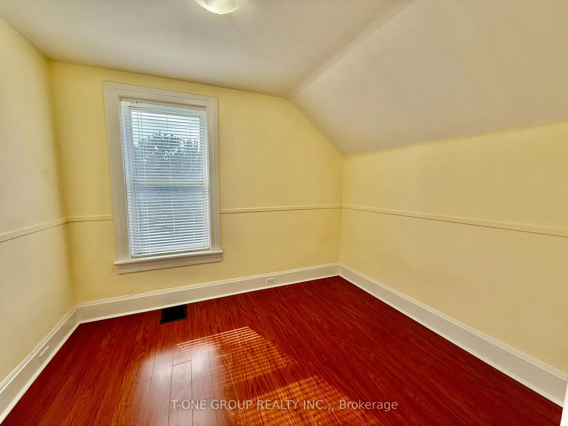 Photo 6 of Unit Upper, 283 Main Street N, Markham, Old Markham Village — HOMEH