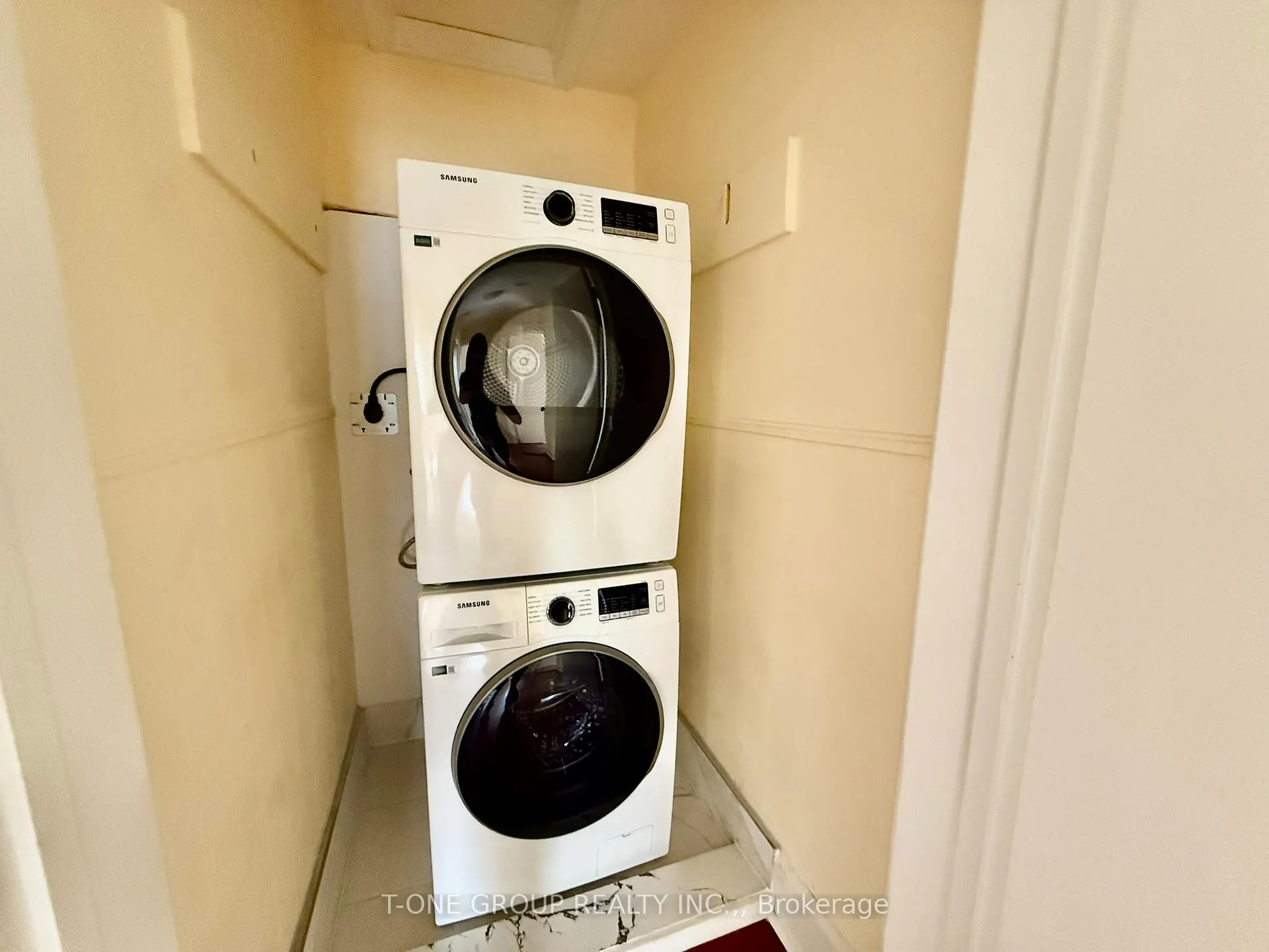 Photo 7 of Unit Upper, 283 Main Street N, Markham, Old Markham Village — HOMEH