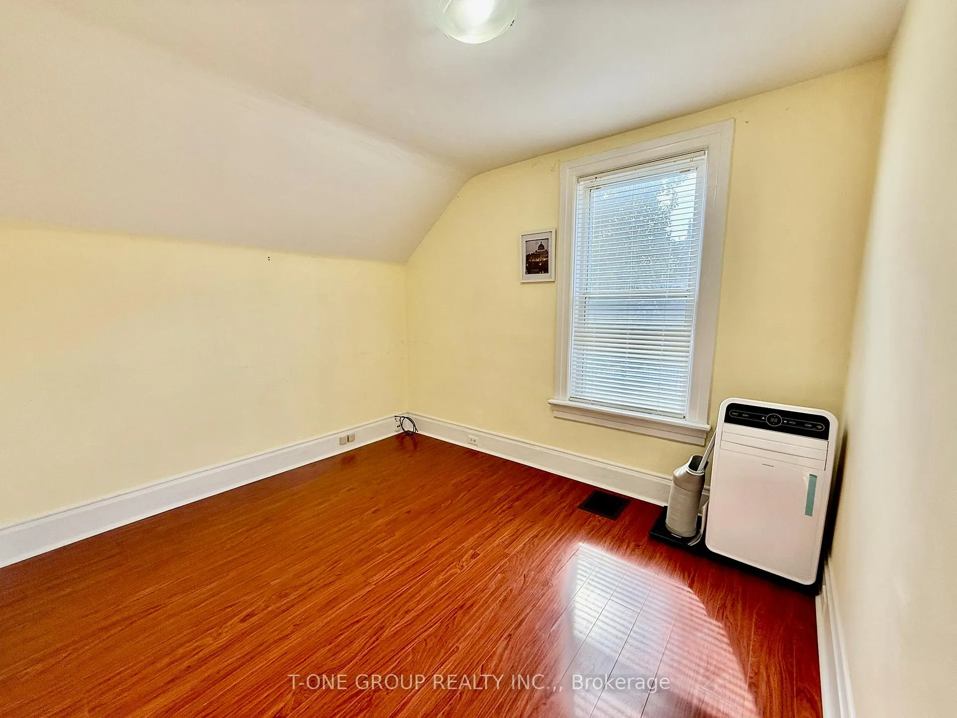 Photo 9 of Unit Upper, 283 Main Street N, Markham, Old Markham Village — HOMEH