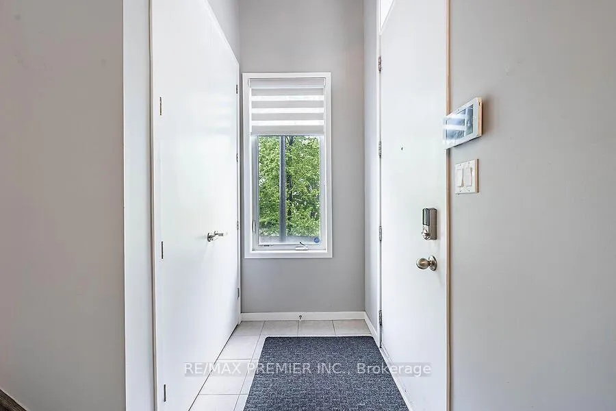 Photo 3 of 77 Sydney Circle, Vaughan, Vellore Village — HOMEH