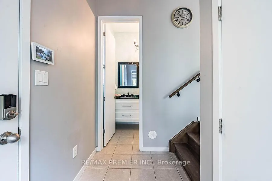 Photo 4 of 77 Sydney Circle, Vaughan, Vellore Village — HOMEH