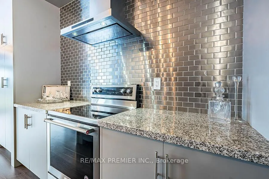 Photo 12 of 77 Sydney Circle, Vaughan, Vellore Village — HOMEH