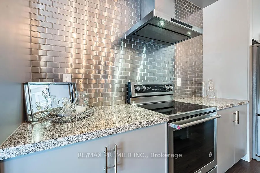 Photo 14 of 77 Sydney Circle, Vaughan, Vellore Village — HOMEH