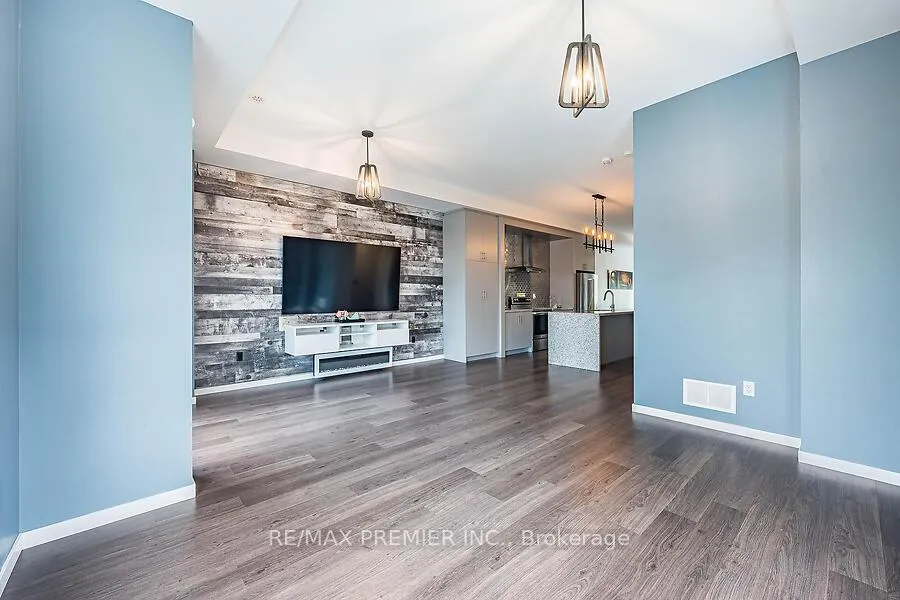 Photo 20 of 77 Sydney Circle, Vaughan, Vellore Village — HOMEH