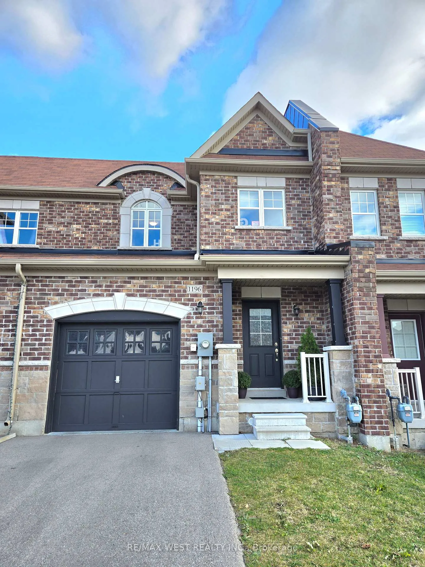 Photo 2 of 1196 Peelar Crescent, Innisfil, Lefroy — HOMEH