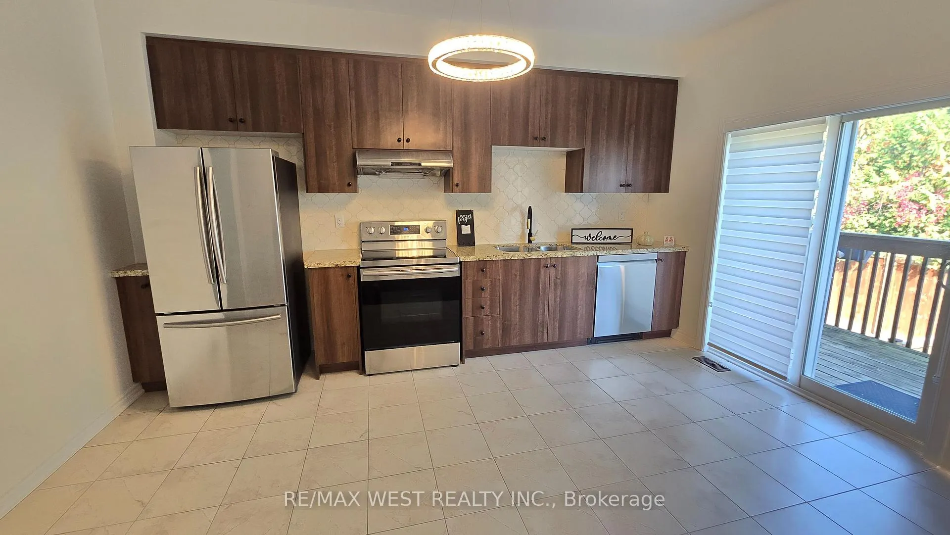 Photo 3 of 1196 Peelar Crescent, Innisfil, Lefroy — HOMEH