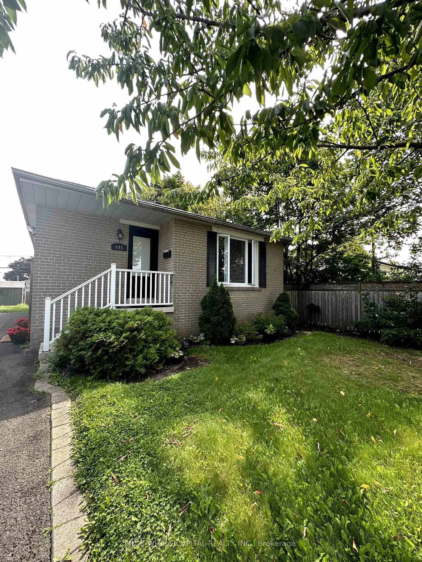 Front of 695 Annland Street