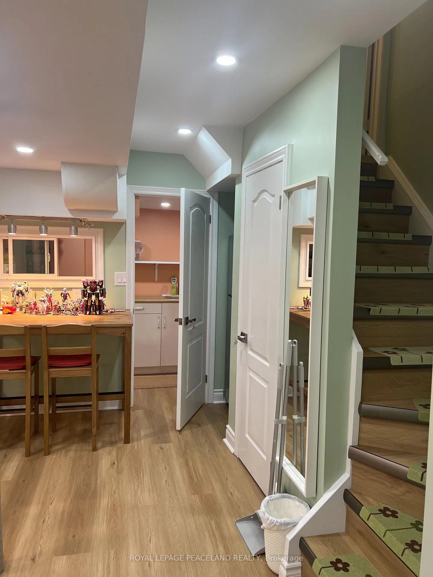 Photo 3 of 162 Kingsbridge Circle, Vaughan, Beverley Glen — HOMEH
