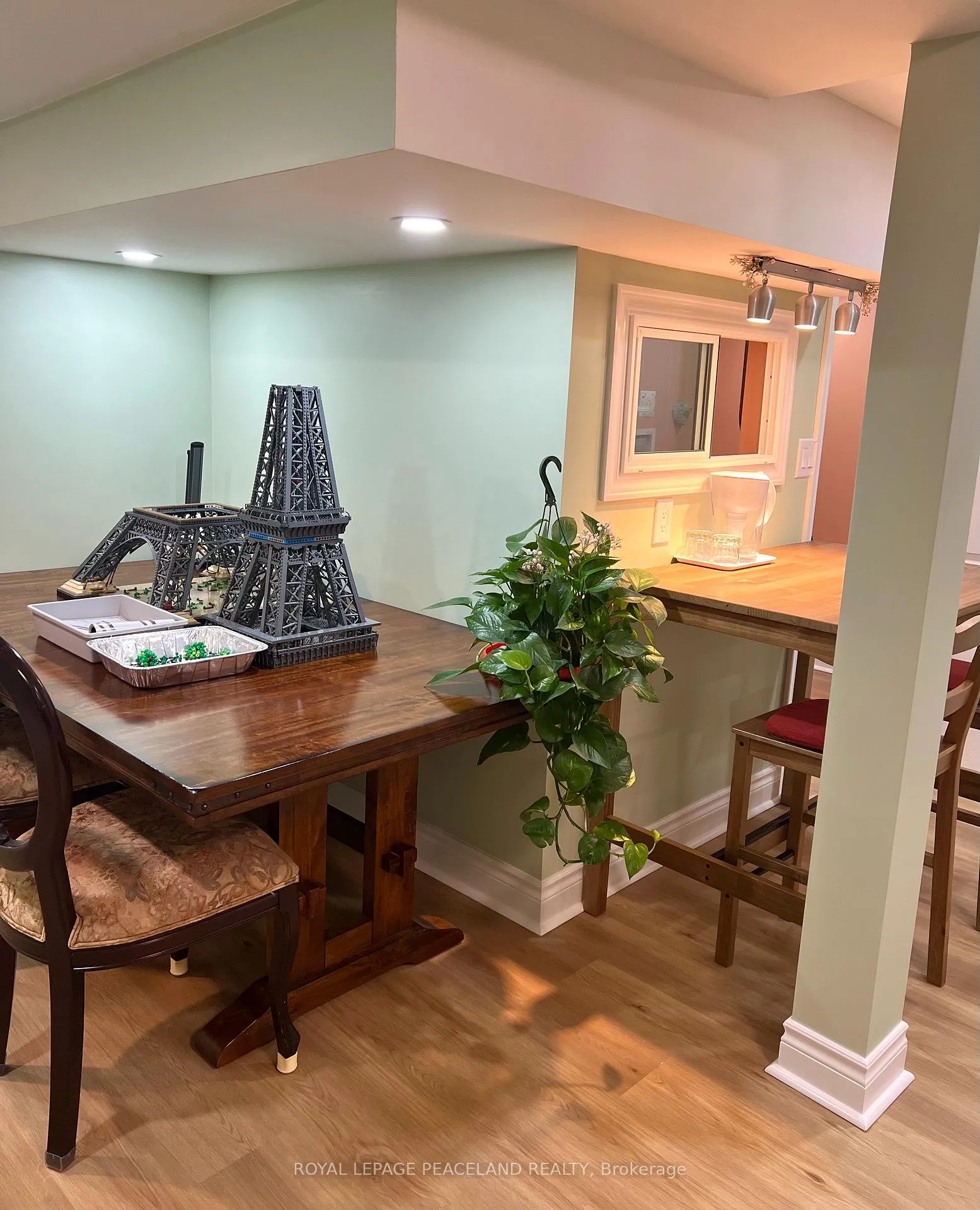 Photo 5 of 162 Kingsbridge Circle, Vaughan, Beverley Glen — HOMEH