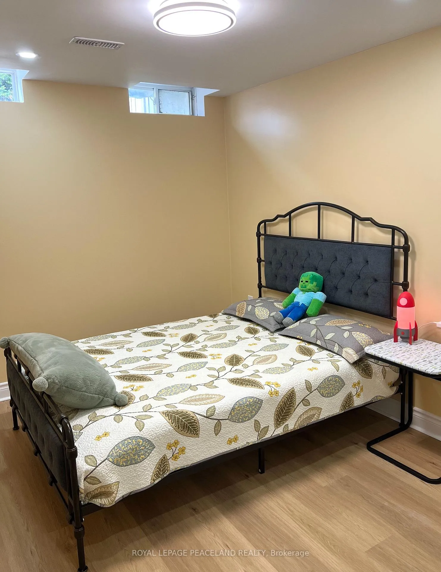 Photo 7 of 162 Kingsbridge Circle, Vaughan, Beverley Glen — HOMEH