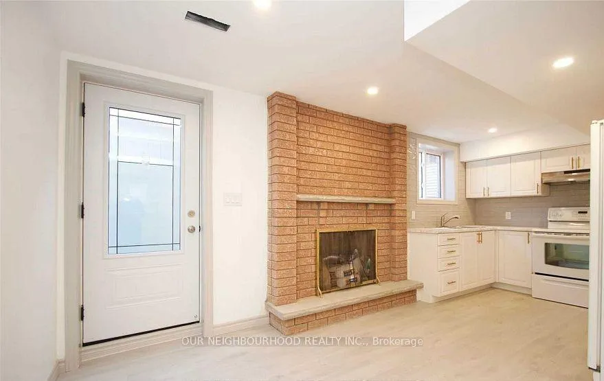 Photo 5 of 2302 Wildwood Crescent, Pickering, Brock Ridge — HOMEH