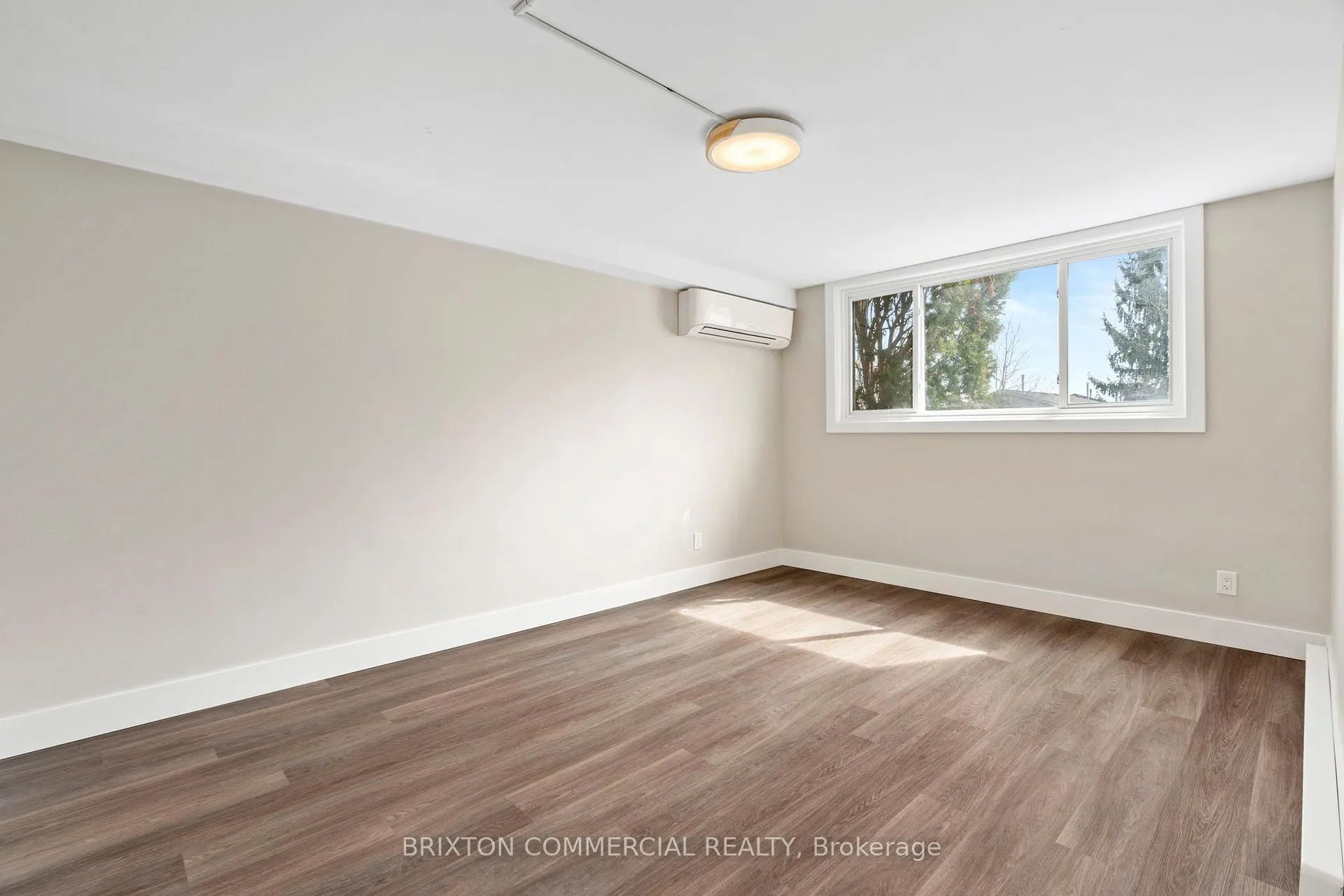 Photo 4 of Unit 2, 586 Victoria Street S, Kitchener — HOMEH