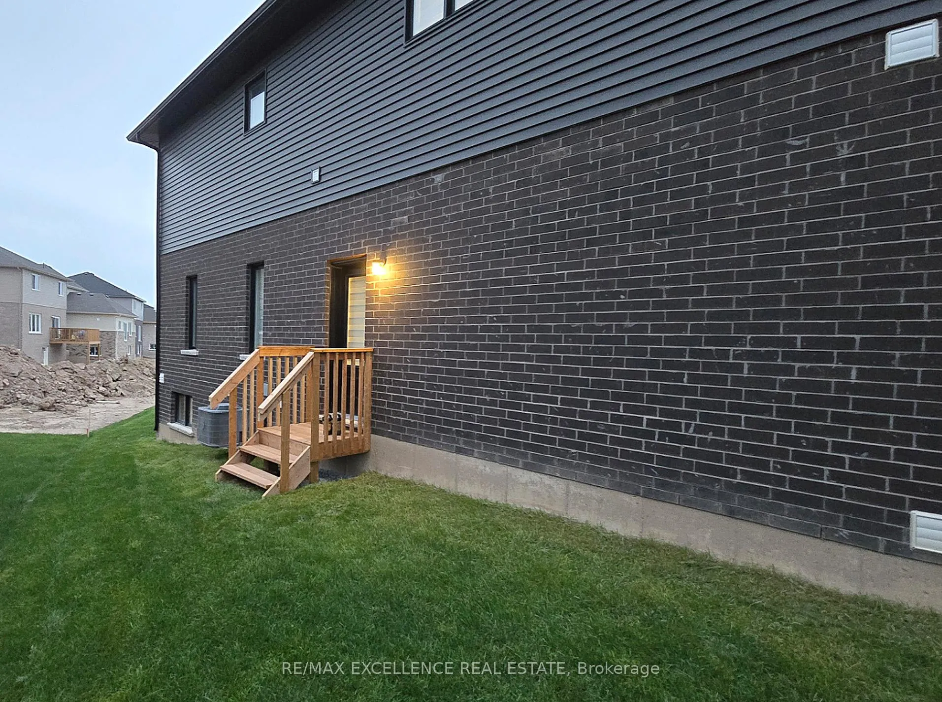 Photo 2 of 30 Whelan Court, Thorold, Hurricane/Merrittville — HOMEH