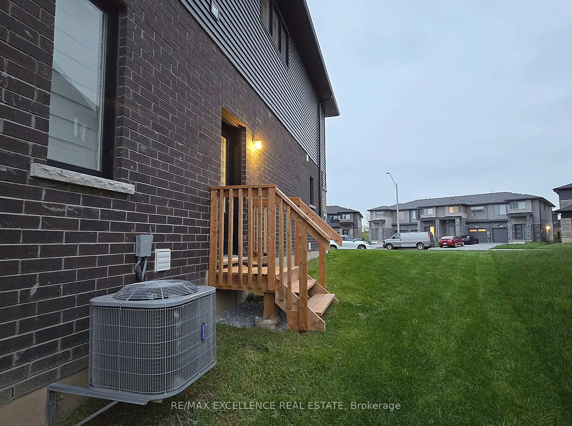 Photo 3 of 30 Whelan Court, Thorold, Hurricane/Merrittville — HOMEH