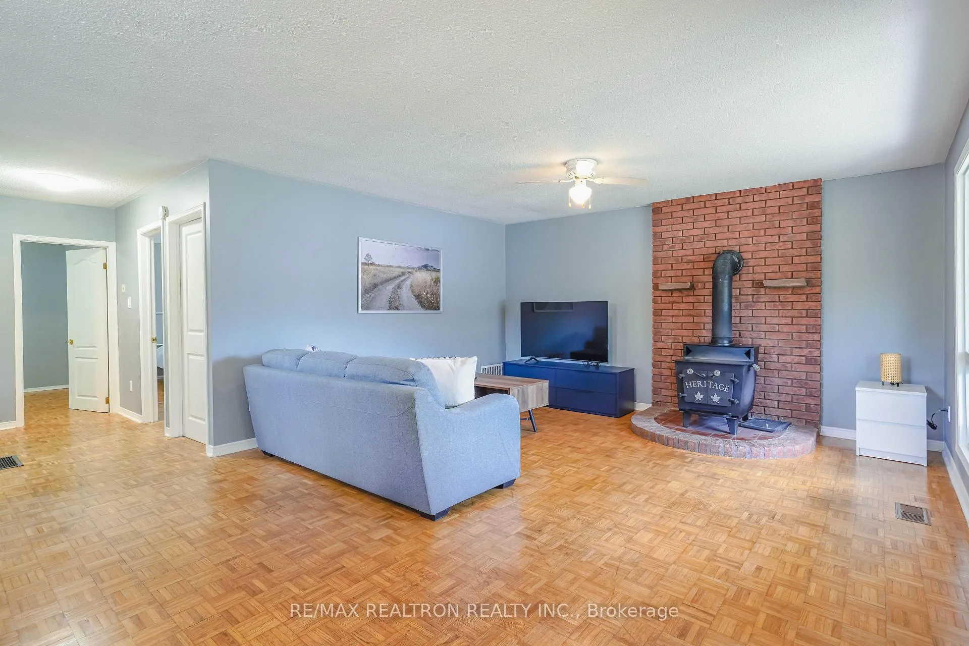 Photo 2 of 1456 Mosley Street, Wasaga Beach — HOMEH