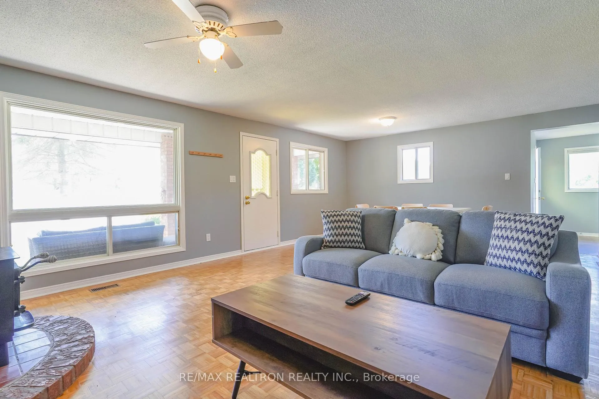 Photo 3 of 1456 Mosley Street, Wasaga Beach — HOMEH
