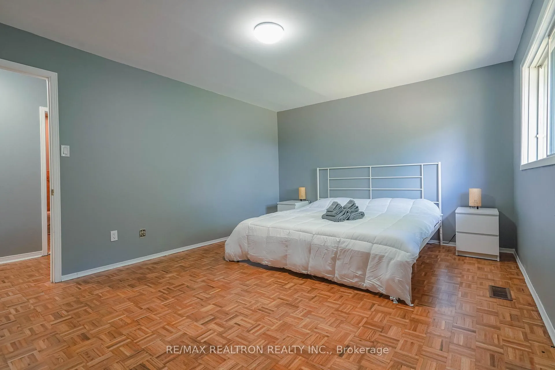 Photo 5 of 1456 Mosley Street, Wasaga Beach — HOMEH