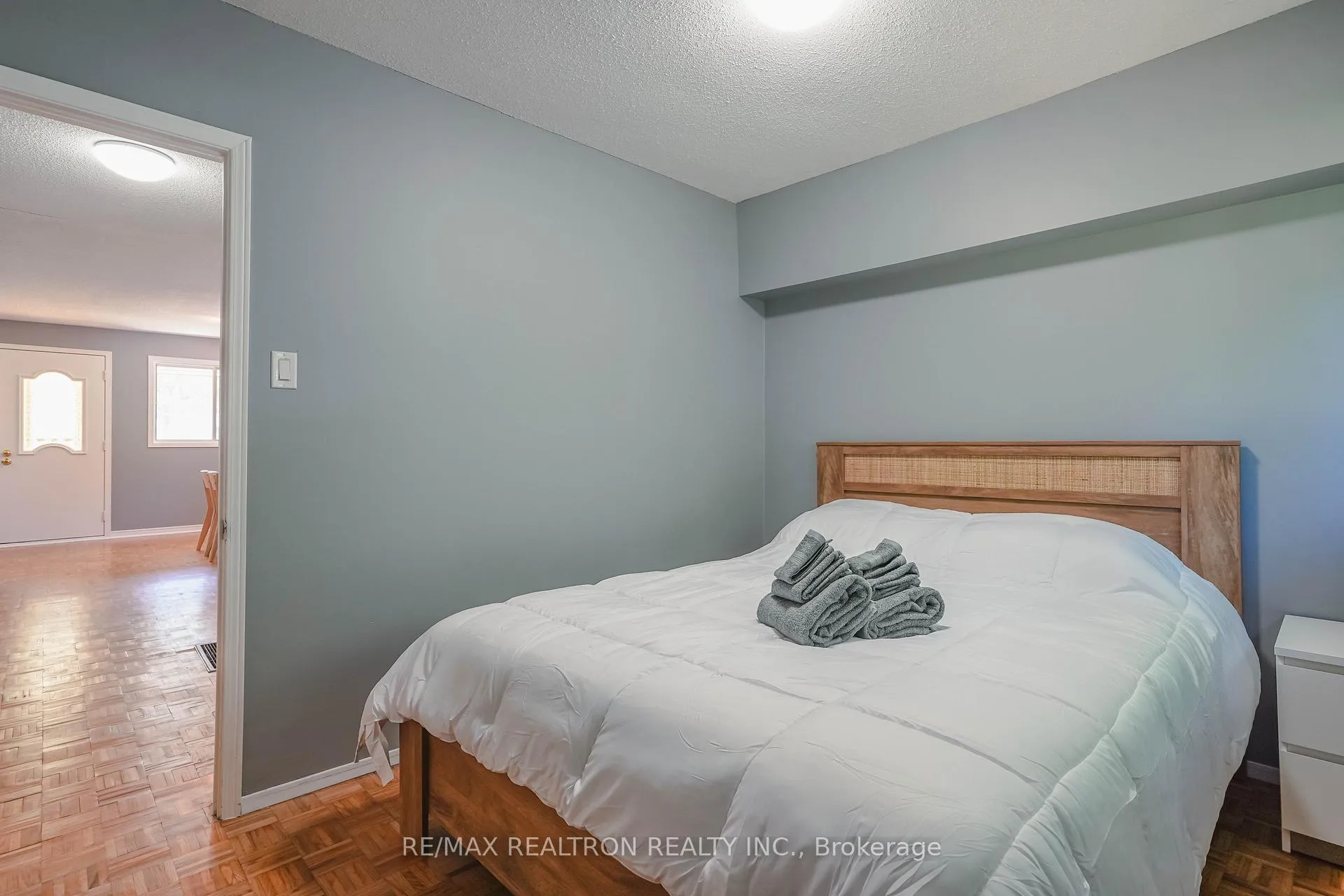 Photo 7 of 1456 Mosley Street, Wasaga Beach — HOMEH