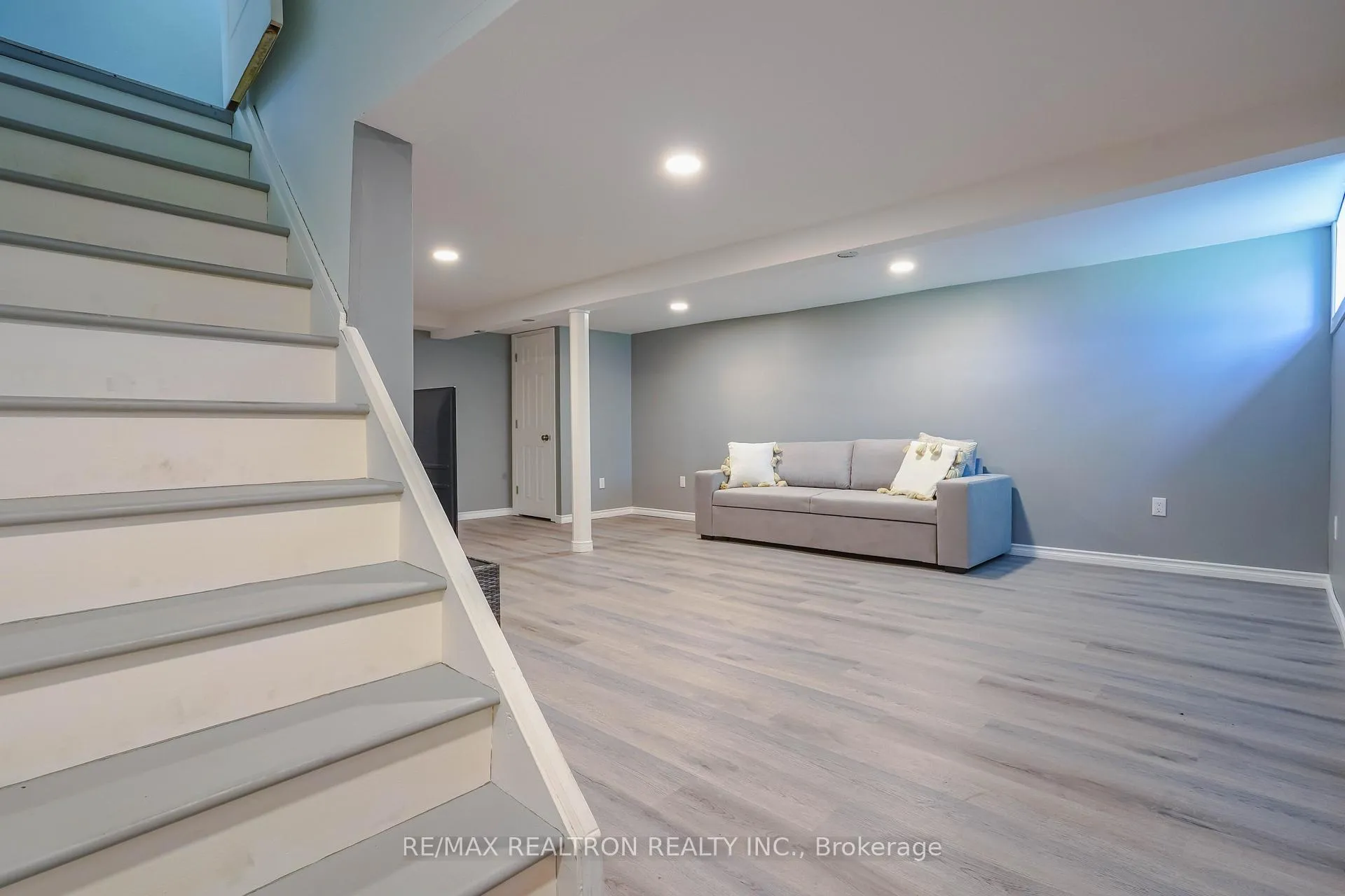 Photo 8 of 1456 Mosley Street, Wasaga Beach — HOMEH